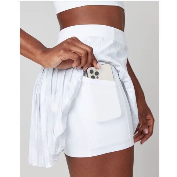 Spanx 50273R Women's Sz 1X White Get Moving Pleated Tennis/Golf Skirt Skort - Picture 9 of 9